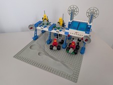 Space Supply Station - vintage Lego classic space set 6930