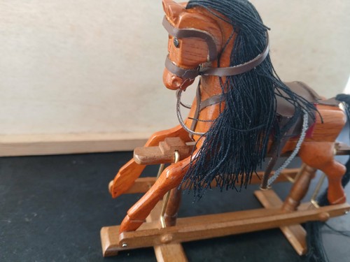 Dolls house rocking gliding - ,