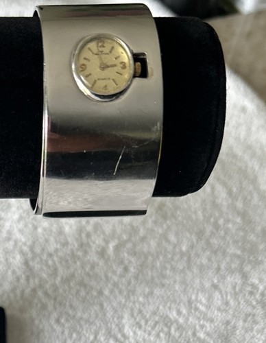 Waltham quartz women - quartz, bangle