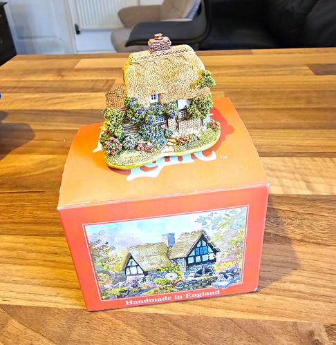 Lilliput lane granny - lilliput, granny’s