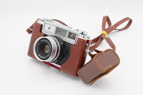 Yashica 35mm camera - j,