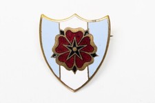 VINTAGE RARE MANCHESTER CITY ENAMEL PIN BADGE BY VAUGHTONS LTD BIRMINGHAM.