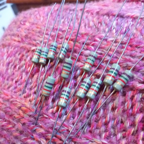 12x british 7k5 ohm 5 - 1/2w, 5%