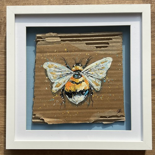 Bee cardboard framed - on,