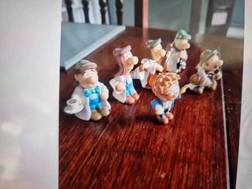 Tetly tea folk figures 1995 - tetly,