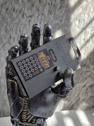 Teenage engineering 33 - engineering, po-33