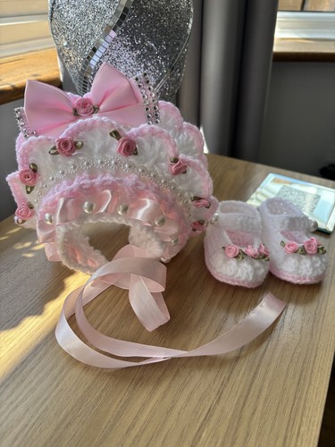 Baby bonnett shoes hand - baby,