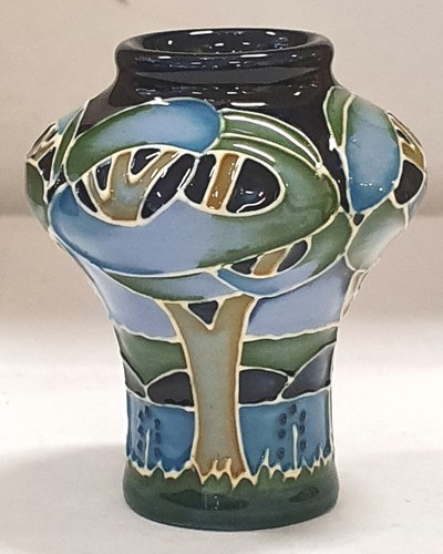 Moorcroft pottery sapphire - pottery,