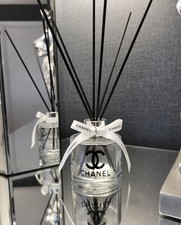Reed diffuser bottle with reed