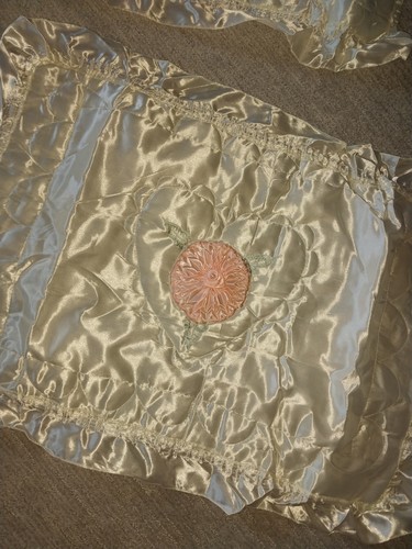 Vtg satin shiny bed cover - satin,