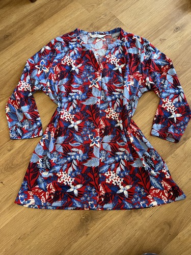 Floral multi sleeve v - sleeve, neck