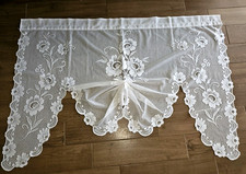 White Lace Floral Center Swag