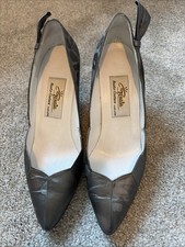 Classy Silver Grey Heels Vintage By Renata Size 38 Leather Soles And Uppers