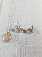 Avon Flower Necklace 16" Chain