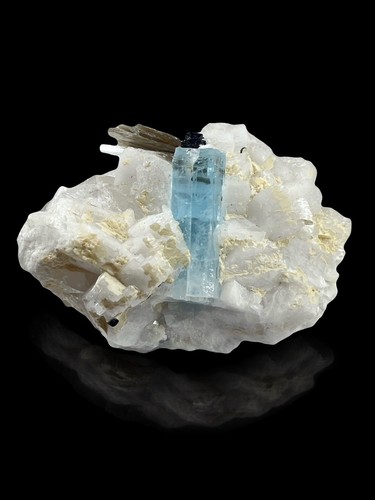 Rare blue aquamarine - aquamarine, crystal