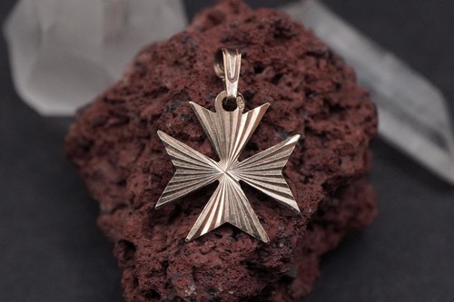 Radiant solid gold 9ct maltese - radiant,