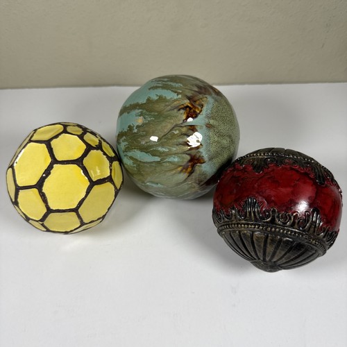 Set decorative ceramic - of, 3