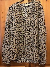 Pyrus silk top size large