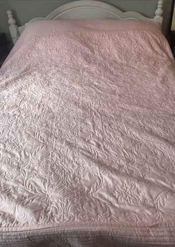 Luxury embossed scalloped - luxury,