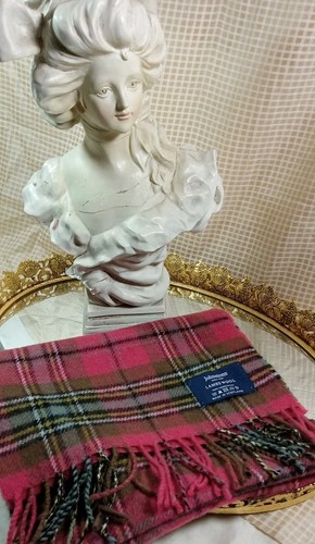 Johnstons 100 lambswool - 100%,