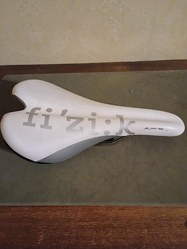 Aliante cycling seat - fi'zi:k,