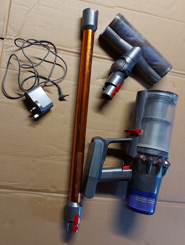 Dyson v11 cordless vacuum - cordless, read