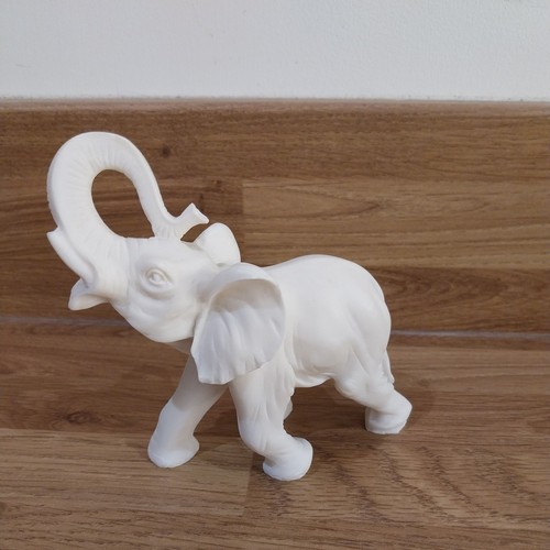 White carved effect alabaster - white,