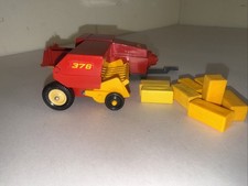 Britains Farm New Holland 376 Hay Baler & Bales For Tractor 1:32 Model 9556