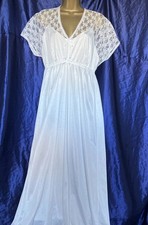 Long Vtg 70’s White Lace &