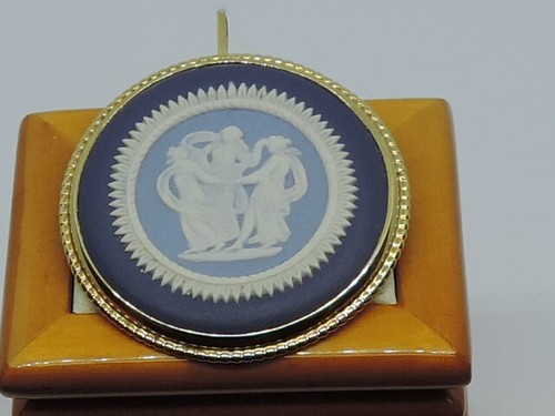 9ct gold wedgwood tri colour - gold, &