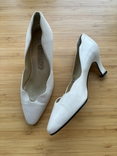 Stunning vintage white heels - white, /