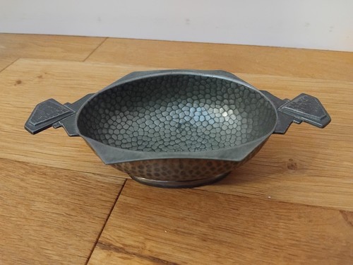 Civic pewter 2650 - hand, beaten