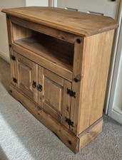 Vida Designs Corona Corner TV