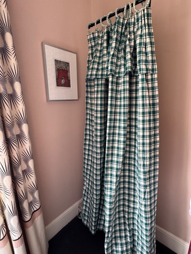 Pelmet headed curtain