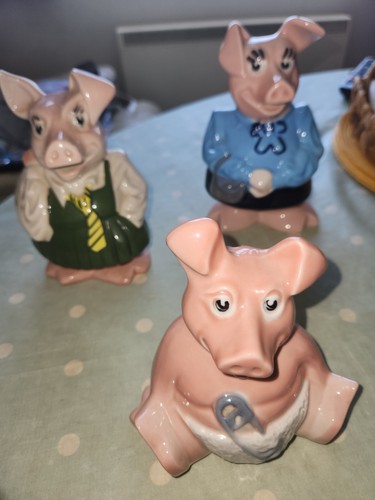 Nat west pigs woody - west,