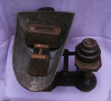 Vintage cottagecore potato or vegetable farm shop scales with a set of 5 weights