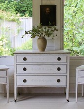 HAND PAINTED ANTIQUE GUSTAVIAN STYLE STENCILLED COMMODE/CHEST OF DRAWERS