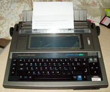 PANASONIC PERSONAL WORD PROCESSOR KX-W1000, ELECTRIC TYPEWRITER.  1989  vintage.