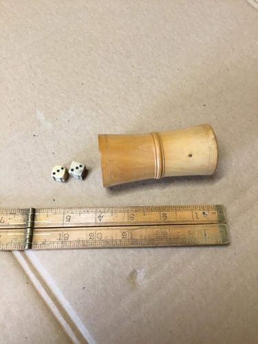 Antique boxwood dice shaker - boxwood,