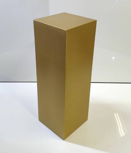 Tall gold display - tall, pedestal