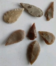 LOT OF 7 NEOLITHIC FLINT CARVED ARROWHEADS STONE AGE BRITAIN WAR RELIC 3000 B.C.