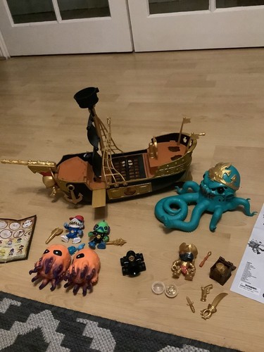 Treasure sunken gold pirate - treasure,