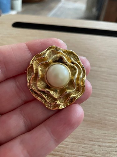 Vintage gold tone flower - vintage,