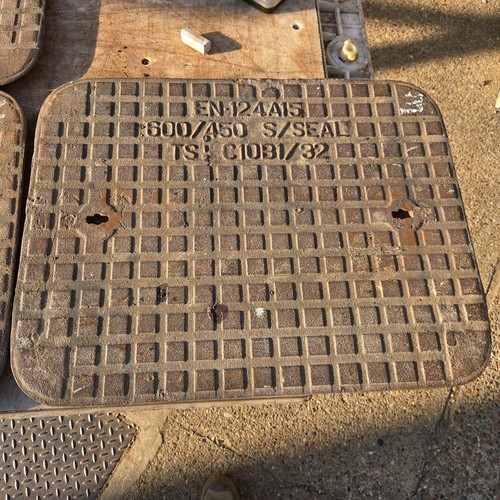 Cast iron manhole cover 645mm - cast,