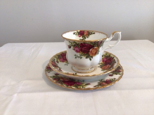 Royal albert old - old, roses