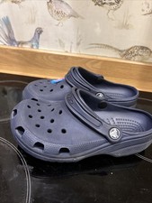 Crocs Girls Size 2 Navy Blue Clogs Sandals Stitch Charm