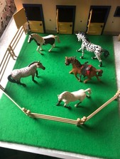 Schleich stable with 5 horses