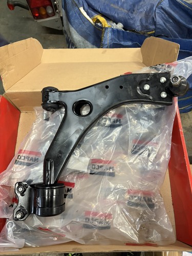 Ford focus max front lower - 2,