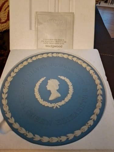 Wedgewood jasper ware queen - wedgewood,