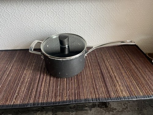 Creuset 18cm all - le, stove